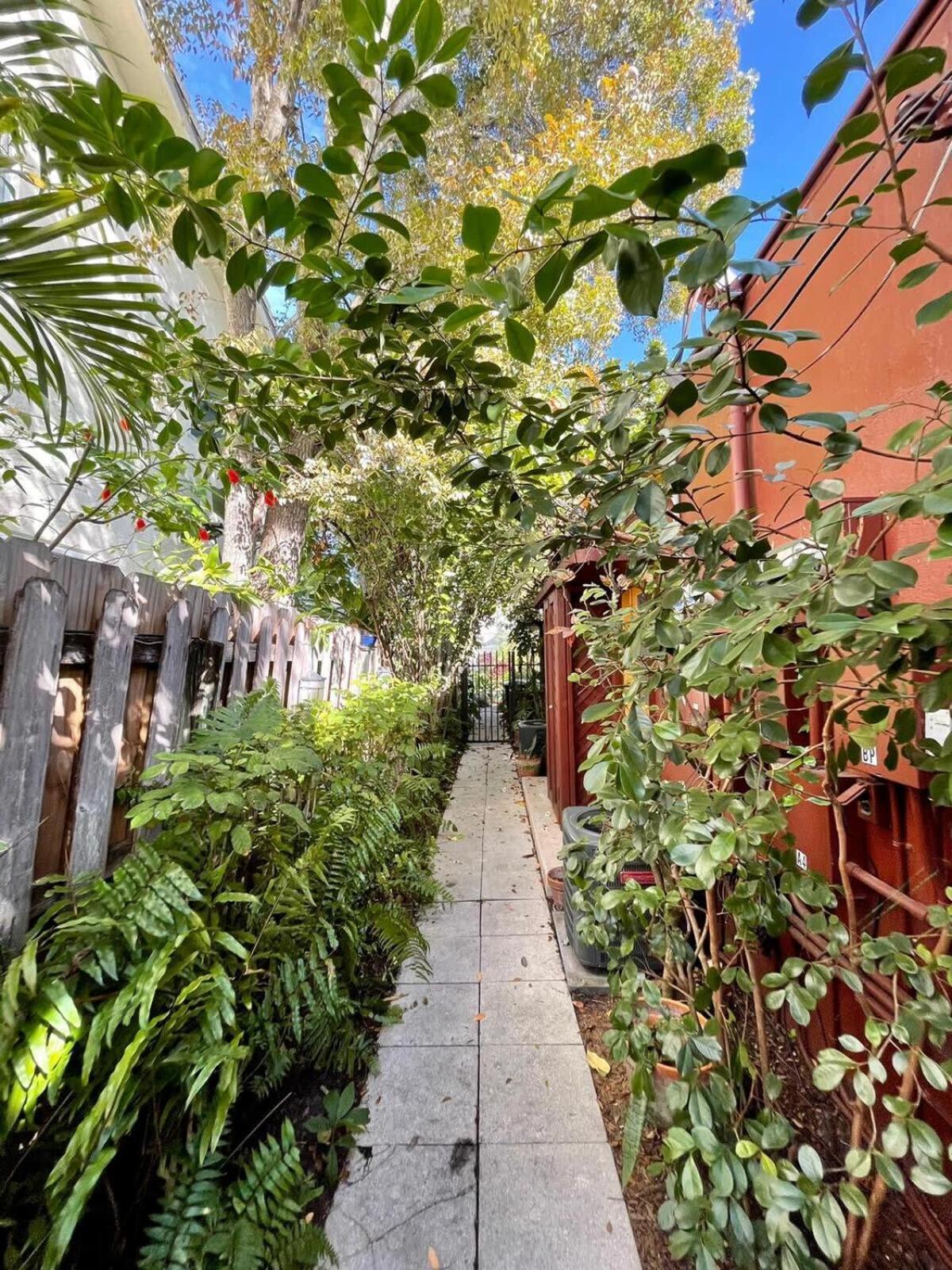 Delight And Cozy Apt Close To Las Olas & The Beach Fort Lauderdale Exterior photo